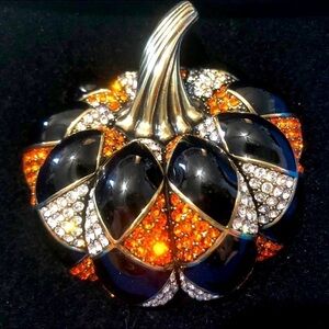 🎃 NIB Heidi Daus Crystal & Enamel Harlequin Pumpkin Brooch Halloween